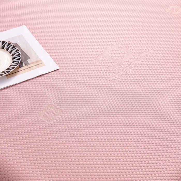 91家纺网 家纺一手货源 找家纺 梵克保罗 2025新款凉感因子母婴级凉感丝豆豆席床裙款 床裙香奈儿-粉