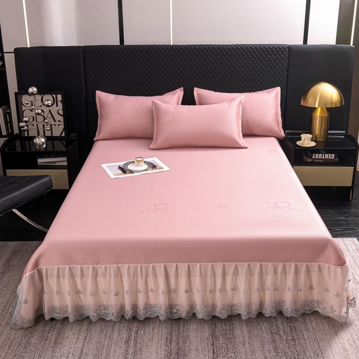 91家纺网 家纺一手货源 找家纺 梵克保罗 2025新款凉感因子母婴级凉感丝豆豆席床裙款 床裙香奈儿-粉