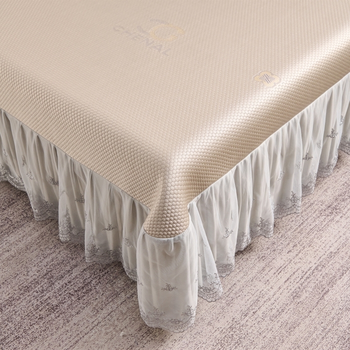 91家纺网 家纺一手货源 找家纺 梵克保罗 2025新款凉感因子母婴级凉感丝豆豆席床裙款 床裙香奈儿-香槟