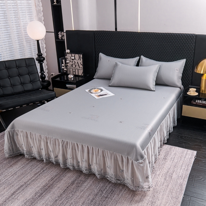 91家纺网 家纺一手货源 找家纺 梵克保罗 2025新款凉感因子母婴级凉感丝豆豆席床裙款 床裙香奈儿-灰