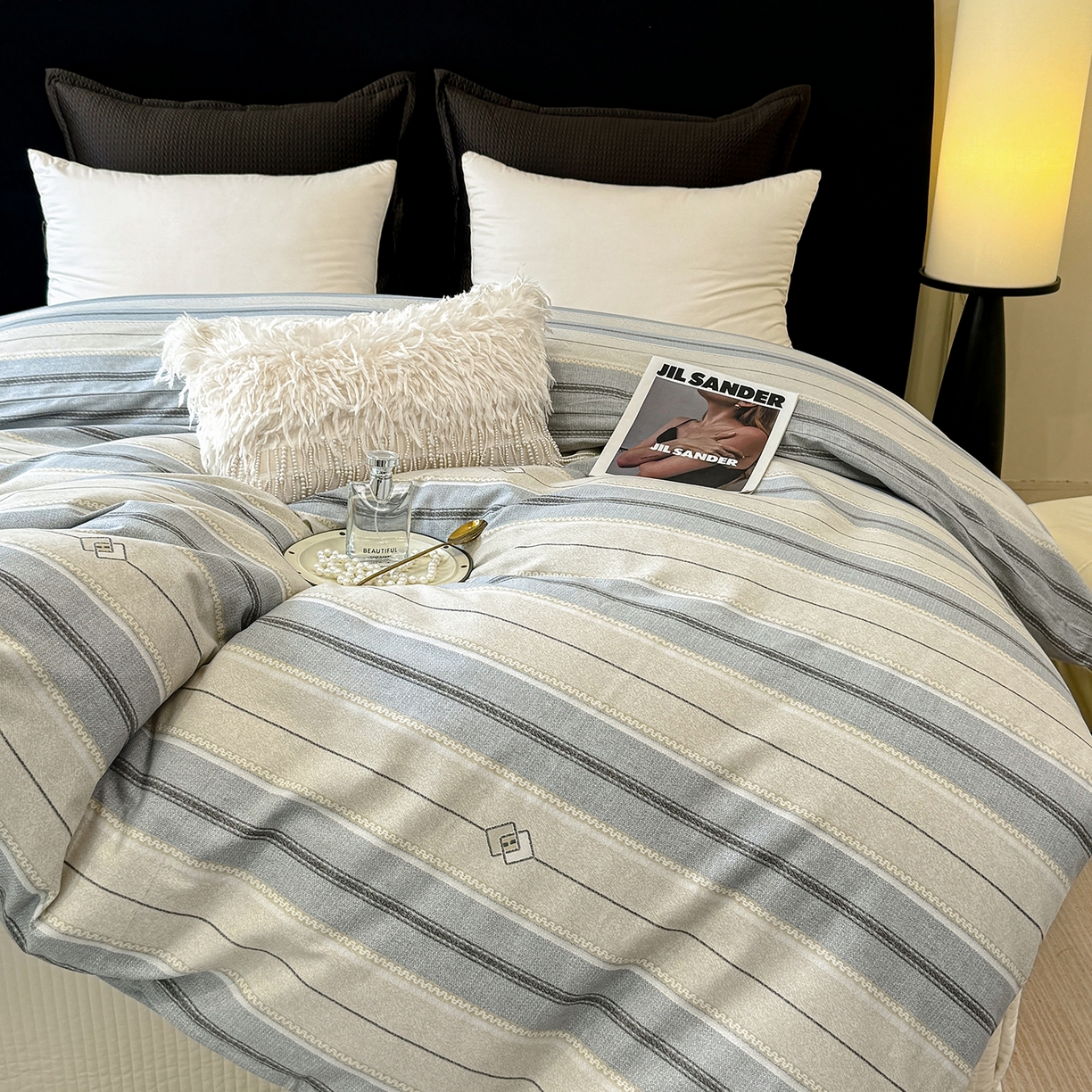 91家纺网 家纺一手货源 找家纺 壹贝家纺 2025新款A类100%全棉纯棉磨毛被套单被套被套单件 凡尔赛-灰