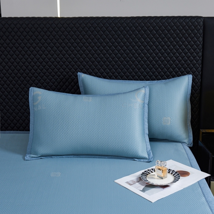 91家纺网 家纺一手货源 找家纺 梵克保罗 2025新款凉感因子母婴级凉感丝豆豆席 香奈儿-蓝