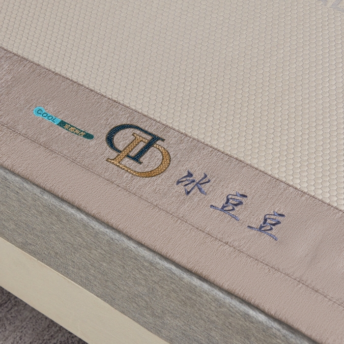 91家纺网 家纺一手货源 找家纺 梵克保罗 2025新款凉感因子母婴级凉感丝豆豆席 香奈儿-香槟