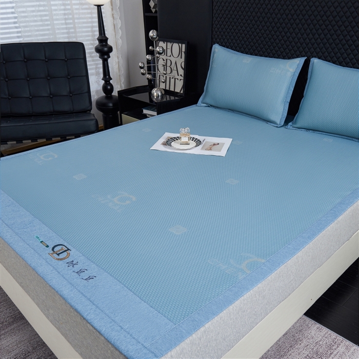 91家纺网 家纺一手货源 找家纺 梵克保罗 2025新款凉感因子母婴级凉感丝豆豆席 香奈儿-蓝