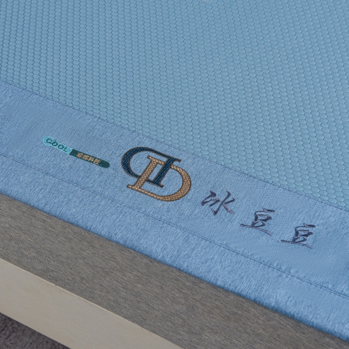 91家纺网 家纺一手货源 找家纺 梵克保罗 2025新款凉感因子母婴级凉感丝豆豆席 香奈儿-蓝