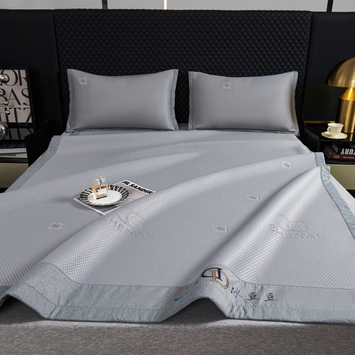 91家纺网 家纺一手货源 找家纺 梵克保罗 2025新款凉感因子母婴级凉感丝豆豆席 香奈儿-灰