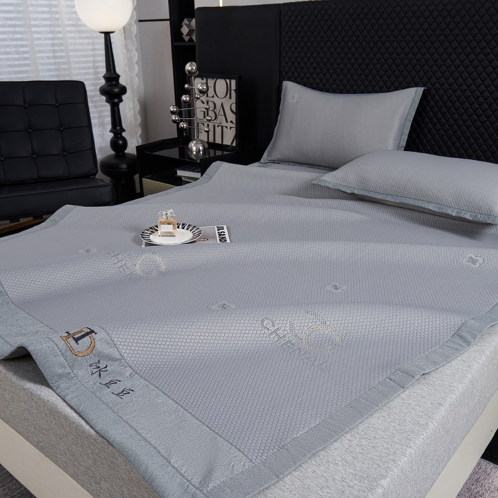 91家纺网 家纺一手货源 找家纺 梵克保罗 2025新款凉感因子母婴级凉感丝豆豆席 香奈儿-灰