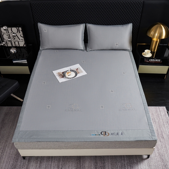 91家纺网 家纺一手货源 找家纺 梵克保罗 2025新款凉感因子母婴级凉感丝豆豆席 香奈儿-灰