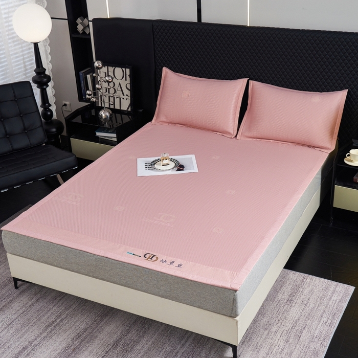 91家纺网 家纺一手货源 找家纺 梵克保罗 2025新款凉感因子母婴级凉感丝豆豆席 香奈儿-粉