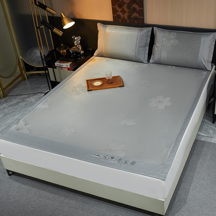 91家纺网 家纺一手货源 找家纺 梵克保罗 2025新款3D复合提花清凉冰藤席-花语系列 花语-灰