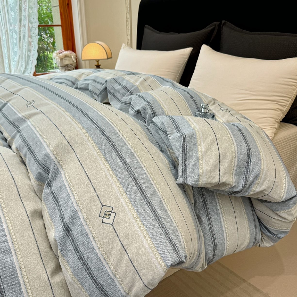 91家纺网 家纺一手货源 找家纺 壹贝家纺 2025新款A类100%全棉纯棉磨毛被套单被套被套单件 凡尔赛-灰