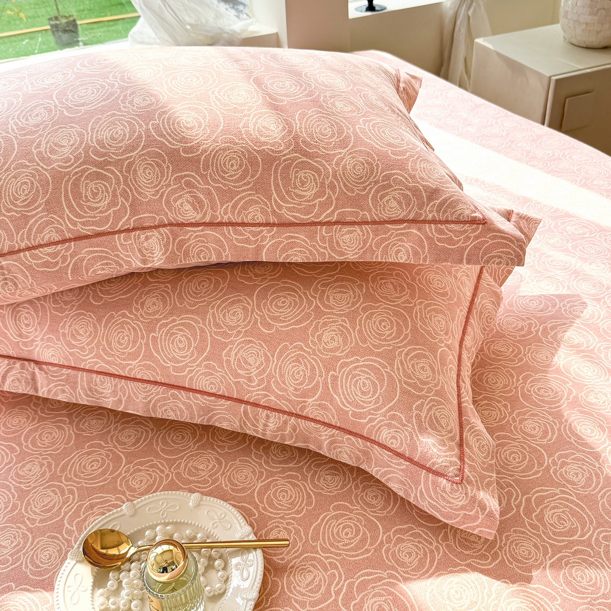 91家纺网 家纺一手货源 找家纺 壹贝家纺 2025新款A类100%全棉纯棉磨毛枕套单枕套枕套单件 玫瑰情缘-粉