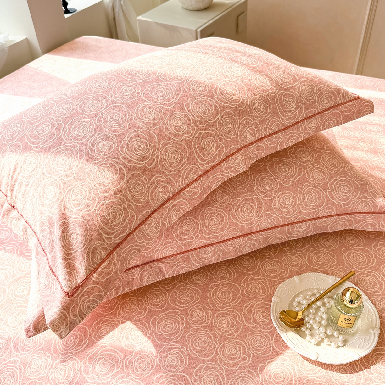 91家纺网 家纺一手货源 找家纺 壹贝家纺 2025新款A类100%全棉纯棉磨毛枕套单枕套枕套单件 玫瑰情缘-粉