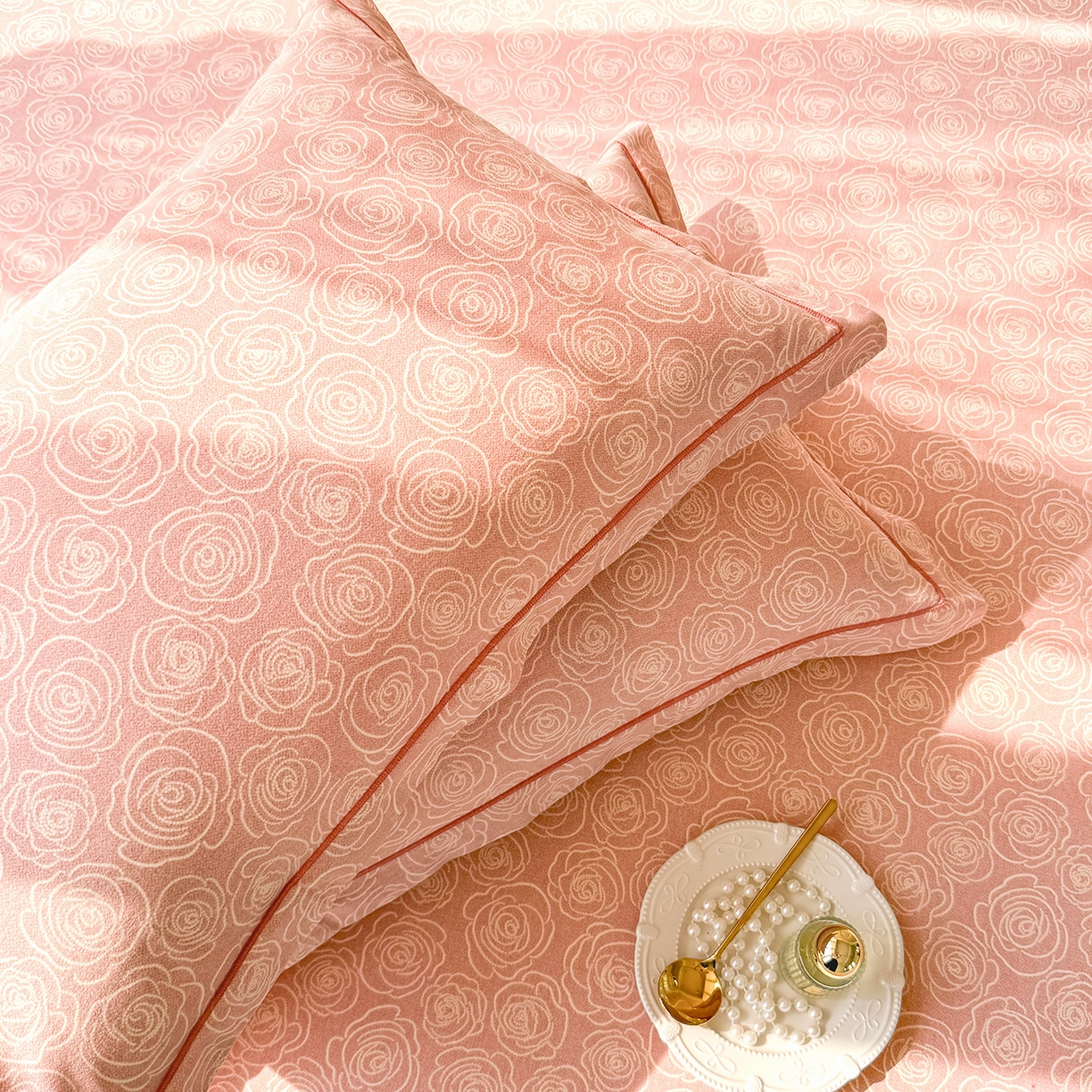 91家纺网 家纺一手货源 找家纺 壹贝家纺 2025新款A类100%全棉纯棉磨毛枕套单枕套枕套单件 玫瑰情缘-粉