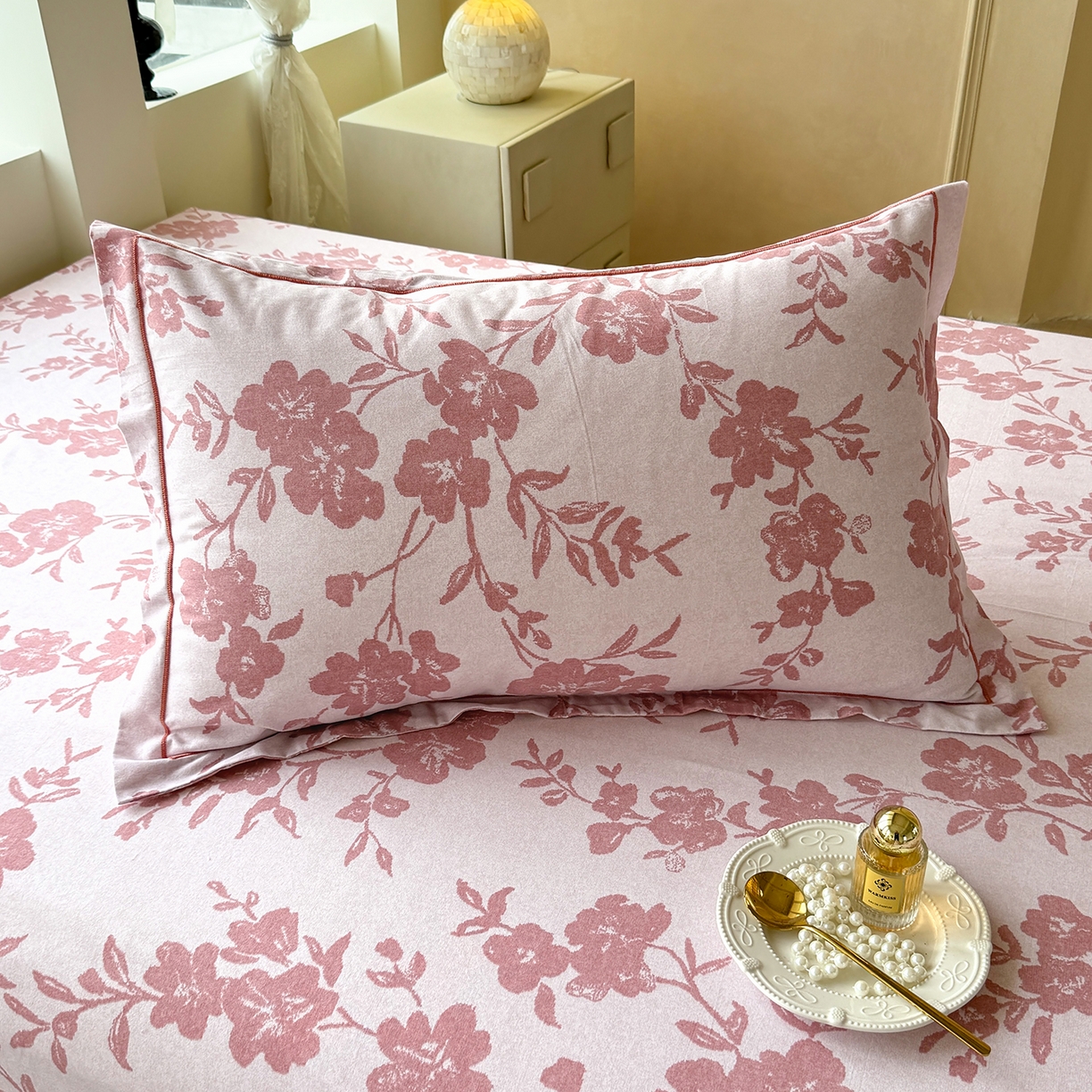 91家纺网 家纺一手货源 找家纺 壹贝家纺 2025新款A类100%全棉纯棉磨毛枕套单枕套枕套单件 梅花印-粉