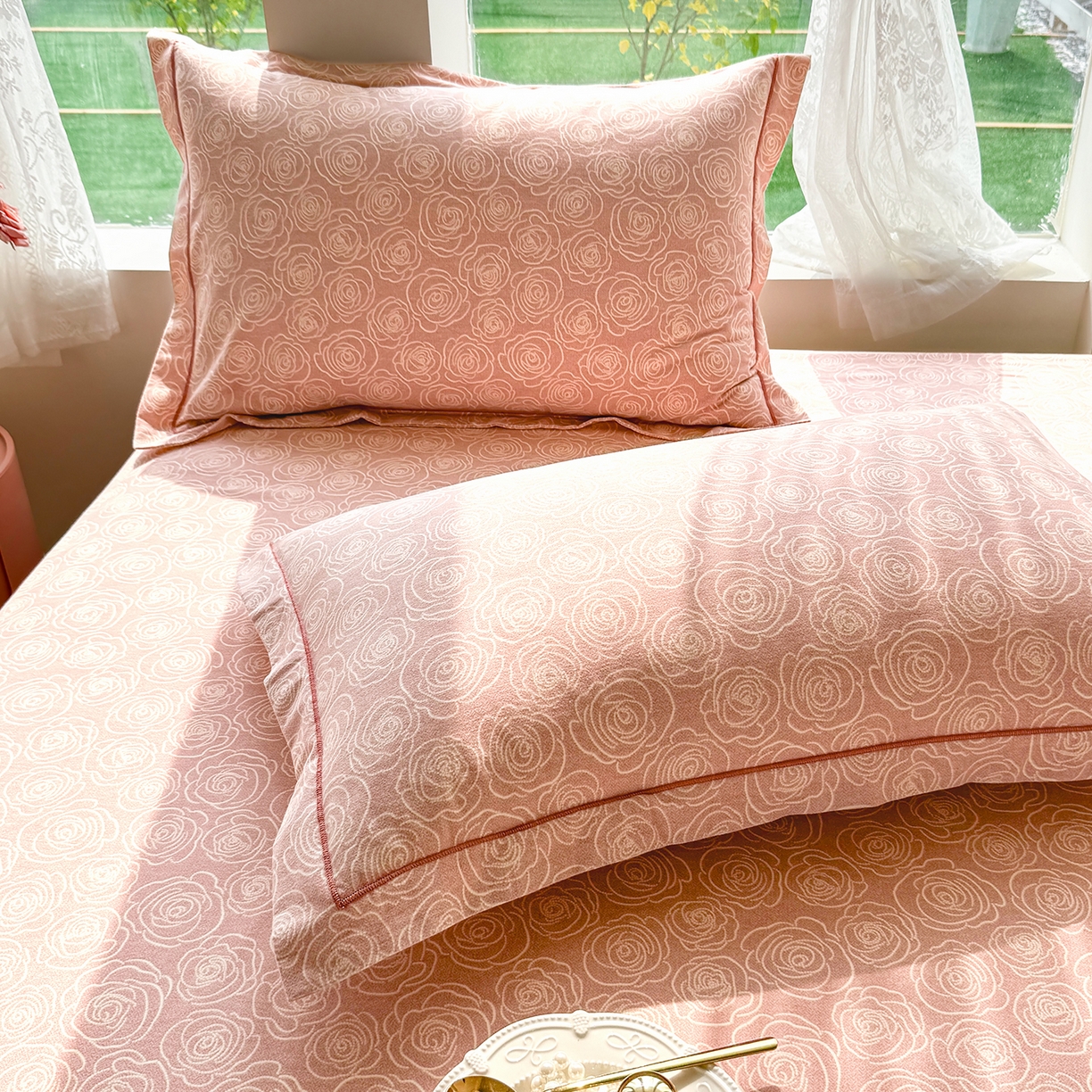 91家纺网 家纺一手货源 找家纺 壹贝家纺 2025新款A类100%全棉纯棉磨毛枕套单枕套枕套单件 玫瑰情缘-粉