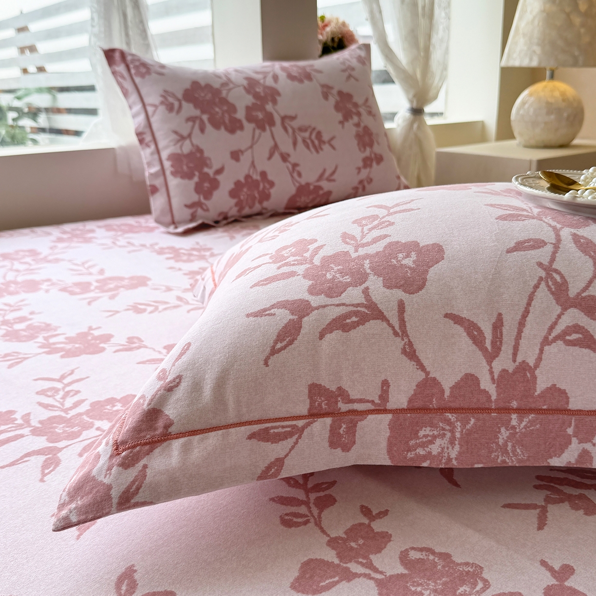 91家纺网 家纺一手货源 找家纺 壹贝家纺 2025新款A类100%全棉纯棉磨毛枕套单枕套枕套单件 梅花印-粉