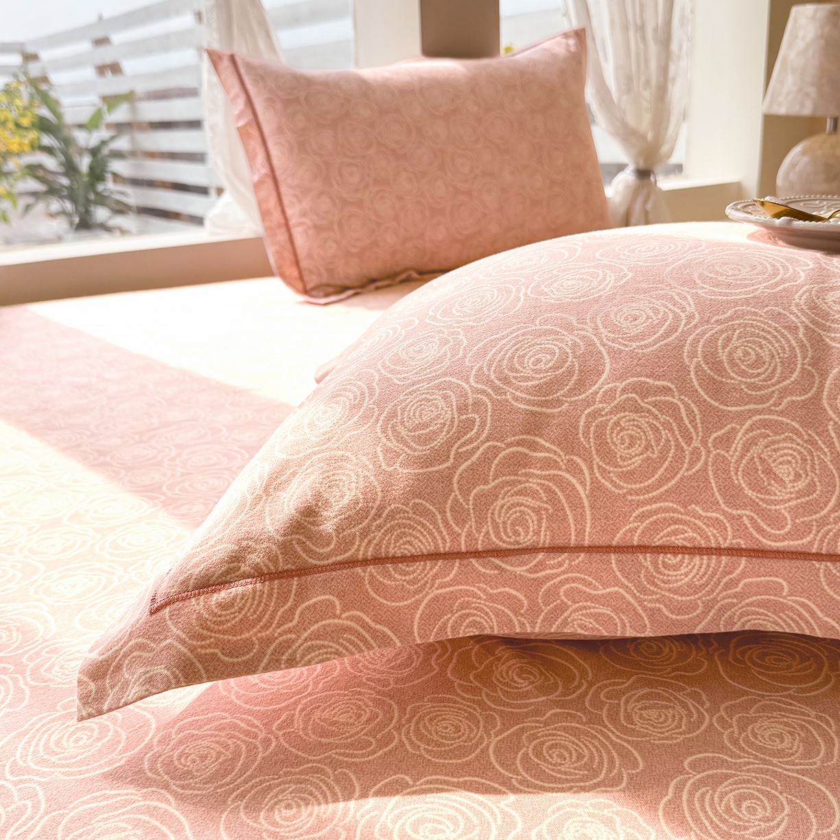 91家纺网 家纺一手货源 找家纺 壹贝家纺 2025新款A类100%全棉纯棉磨毛枕套单枕套枕套单件 玫瑰情缘-粉