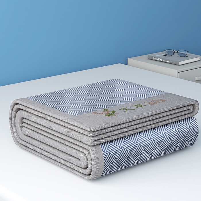 91家纺网 家纺一手货源 找家纺 梵克保罗 2025新款凉感艾草冰藤席凉席 饼干花-蓝色