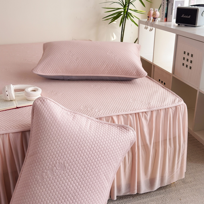 91家纺网 家纺一手货源 找家纺 梵克保罗 2025春夏新款5D席豆豆床裙款凉席席子 北欧-粉