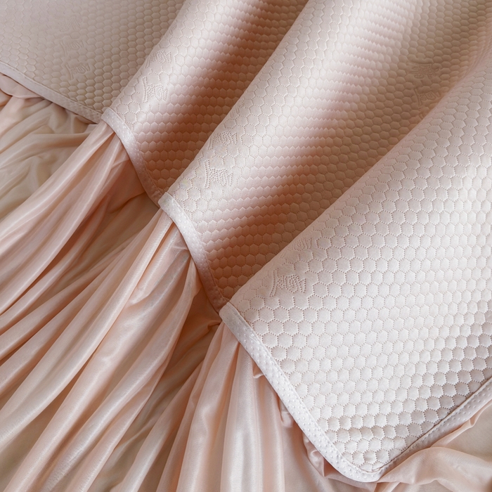 91家纺网 家纺一手货源 找家纺 （总）梵克保罗 2025春夏新款5D席豆豆床裙款凉席席子