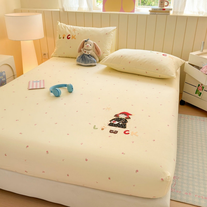 91家纺网 家纺一手货源 找家纺 娜娜 2025新款60支全棉贴布绣床笠 幸运女孩黄