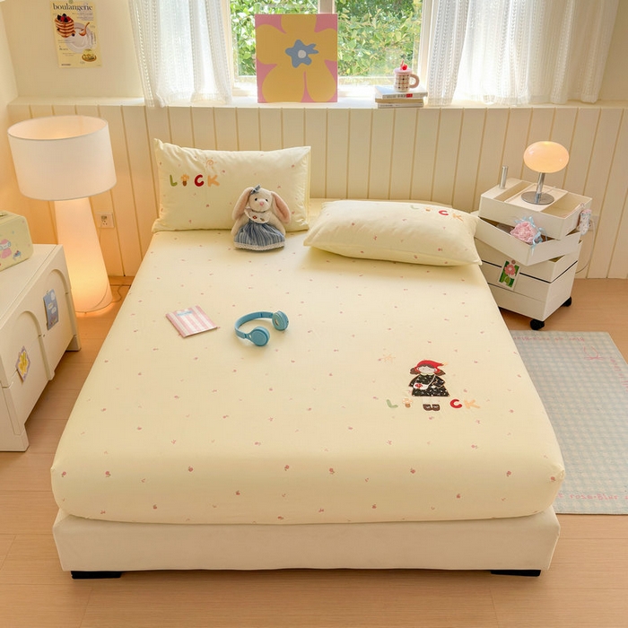 91家纺网 家纺一手货源 找家纺 娜娜 2025新款60支全棉贴布绣床笠 幸运女孩黄