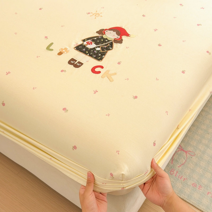 91家纺网 家纺一手货源 找家纺 娜娜 2025新款60支全棉贴布绣床笠 幸运女孩黄