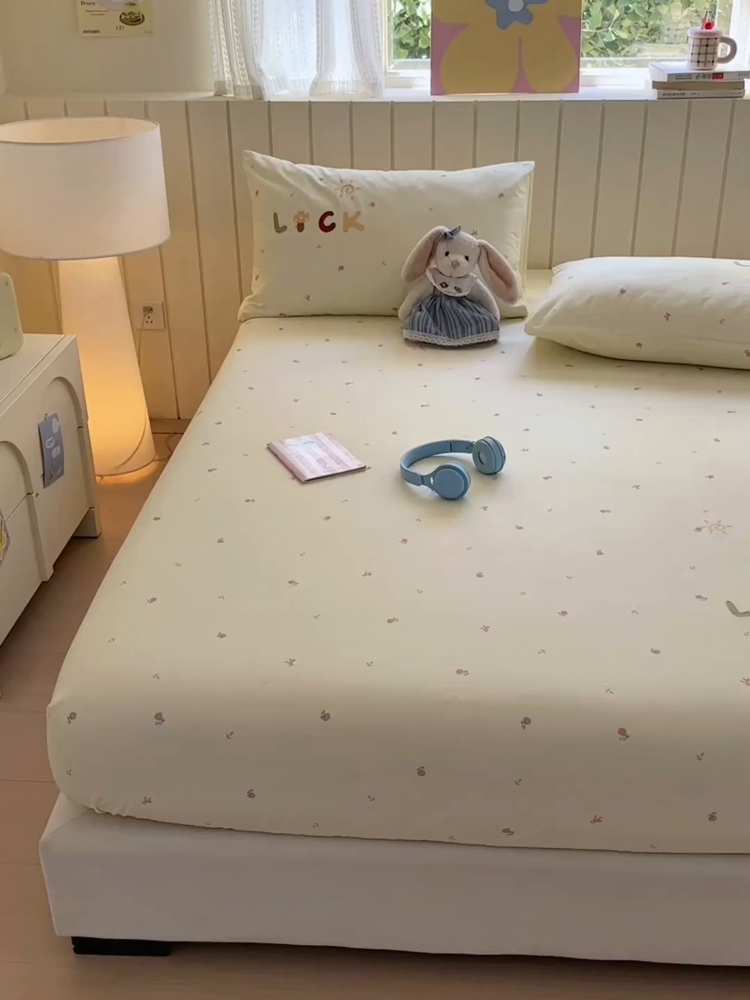 91家纺网 家纺一手货源 找家纺 娜娜 2025新款60支全棉贴布绣床笠 幸运女孩黄