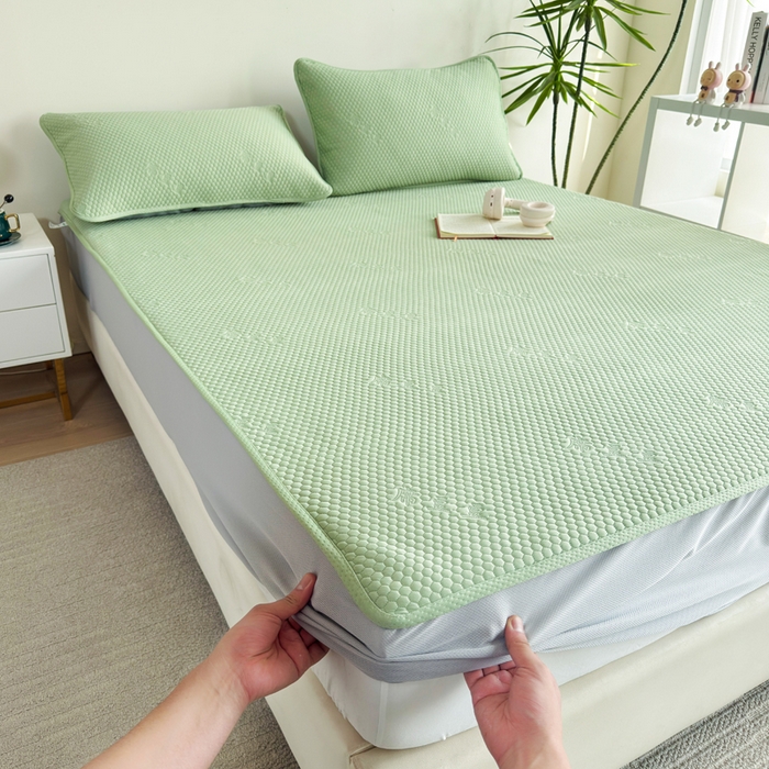 91家纺网 家纺一手货源 找家纺 梵克保罗 2025春夏新款5D席豆豆床笠款凉席席子 简约-绿