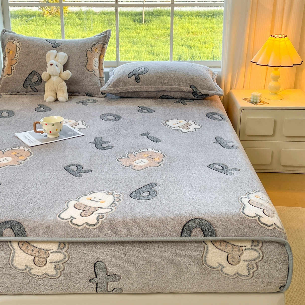 91家纺网 家纺一手货源 找家纺 牵梦萦家纺 2025新款雪花绒立体包边床笠 波波龙