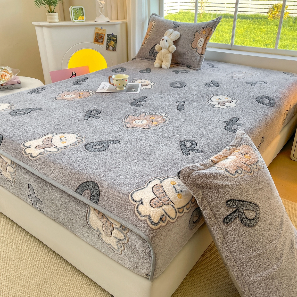 91家纺网 家纺一手货源 找家纺 牵梦萦家纺 2025新款雪花绒立体包边床笠 波波龙