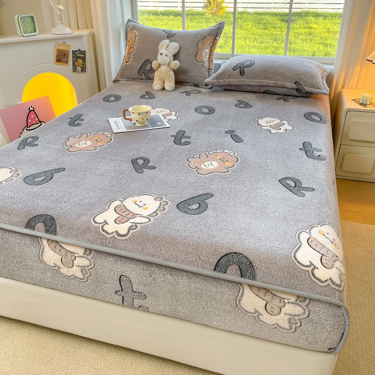 91家纺网 家纺一手货源 找家纺 牵梦萦家纺 2025新款雪花绒立体包边床笠 波波龙