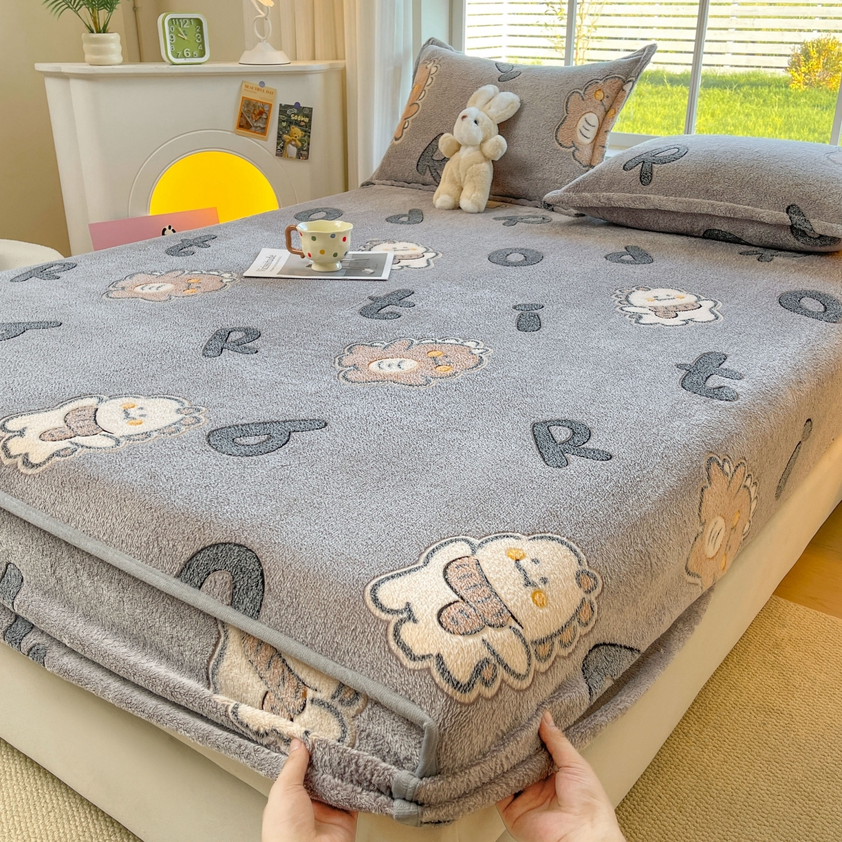 91家纺网 家纺一手货源 找家纺 牵梦萦家纺 2025新款雪花绒立体包边床笠 波波龙