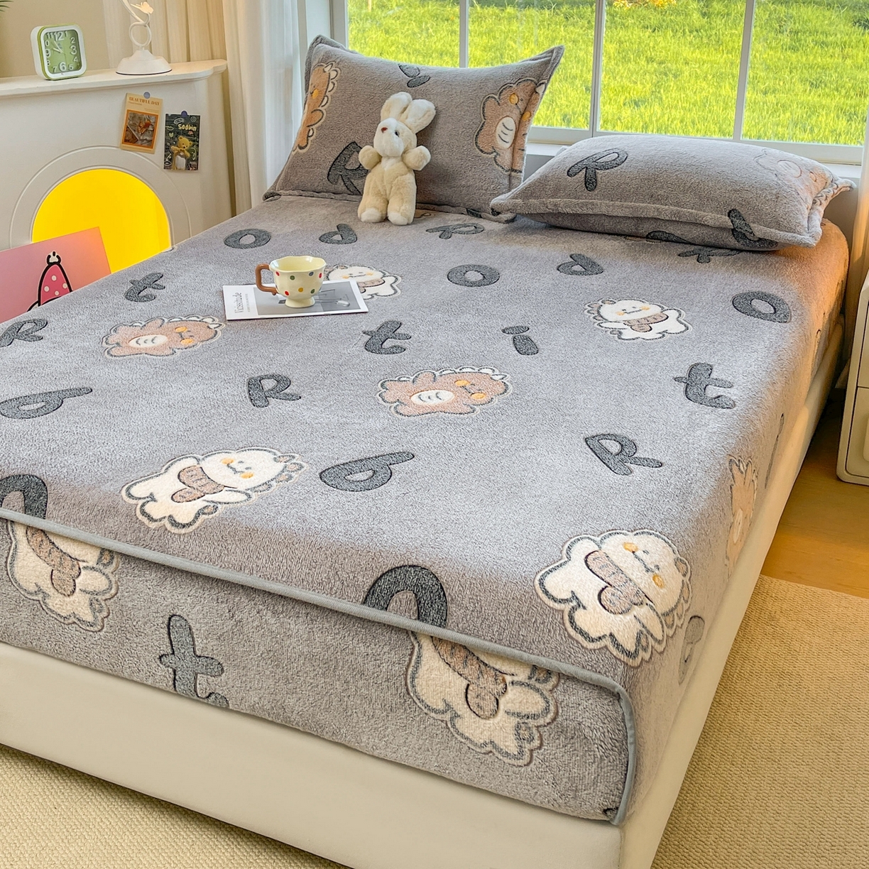 91家纺网 家纺一手货源 找家纺 牵梦萦家纺 2025新款雪花绒立体包边床笠 波波龙