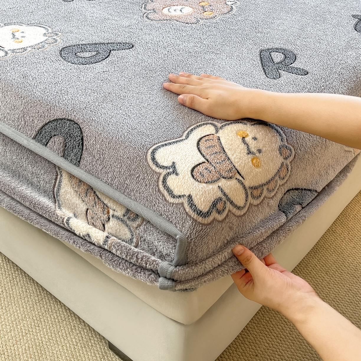 91家纺网 家纺一手货源 找家纺 牵梦萦家纺 2025新款雪花绒立体包边床笠 波波龙