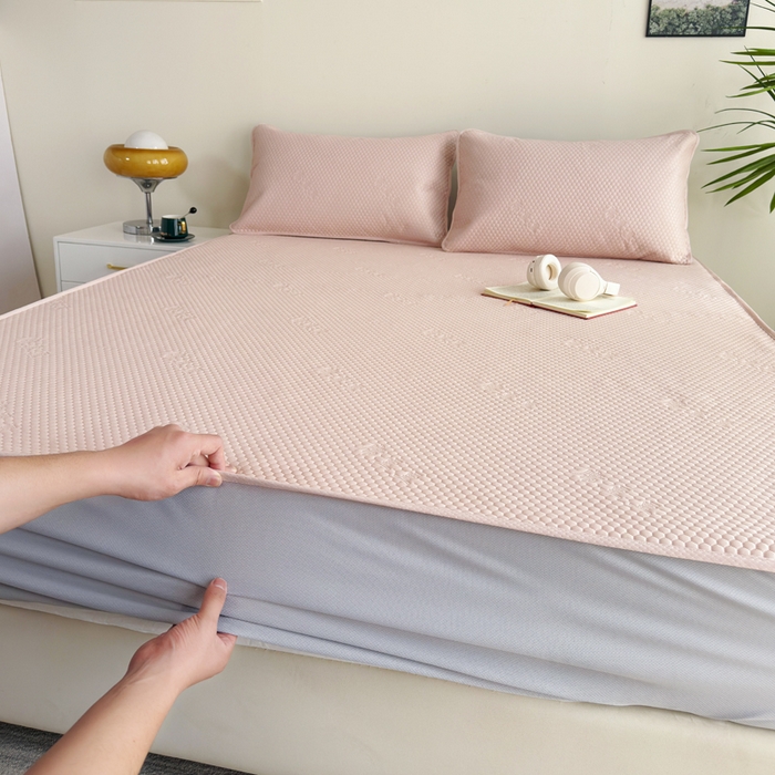 91家纺网 家纺一手货源 找家纺 梵克保罗 2025春夏新款5D席豆豆床笠款凉席席子 简约-粉