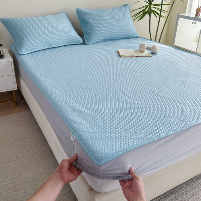 91家纺网 家纺一手货源 找家纺 梵克保罗 2025春夏新款5D席豆豆床笠款凉席席子 简约-蓝