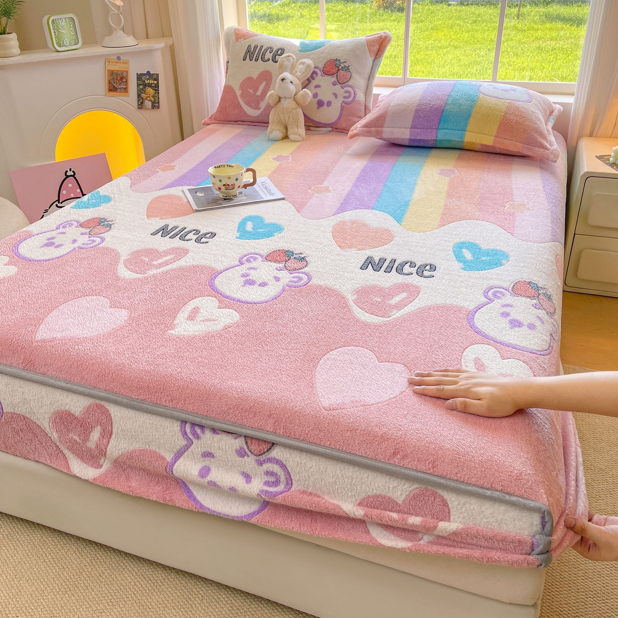 牵梦萦家纺 2025新款雪花绒立体包边床笠 彩虹爱心