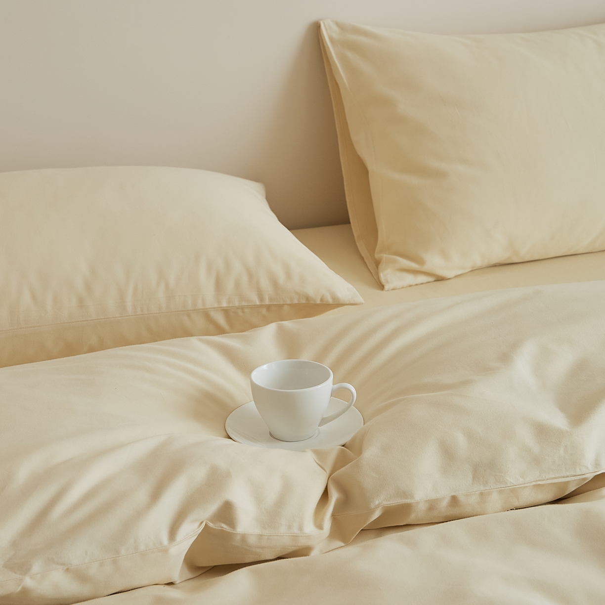 91家纺网 家纺一手货源 找家纺 眷恋家纺 2025新款A类全棉贡缎磨毛双拼色四件套 奶昔