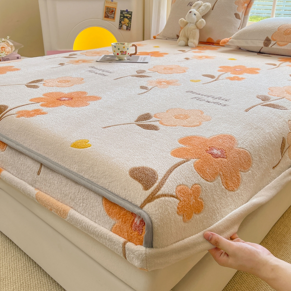 91家纺网 家纺一手货源 找家纺 牵梦萦家纺 2025新款雪花绒立体包边床笠 初夏