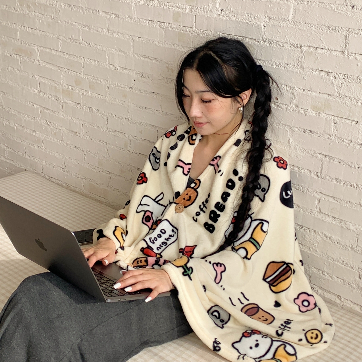 91家纺网 家纺一手货源 找家纺 （总）桃喜 2025秋冬新款双面牛奶绒披肩毯毛毯毯子