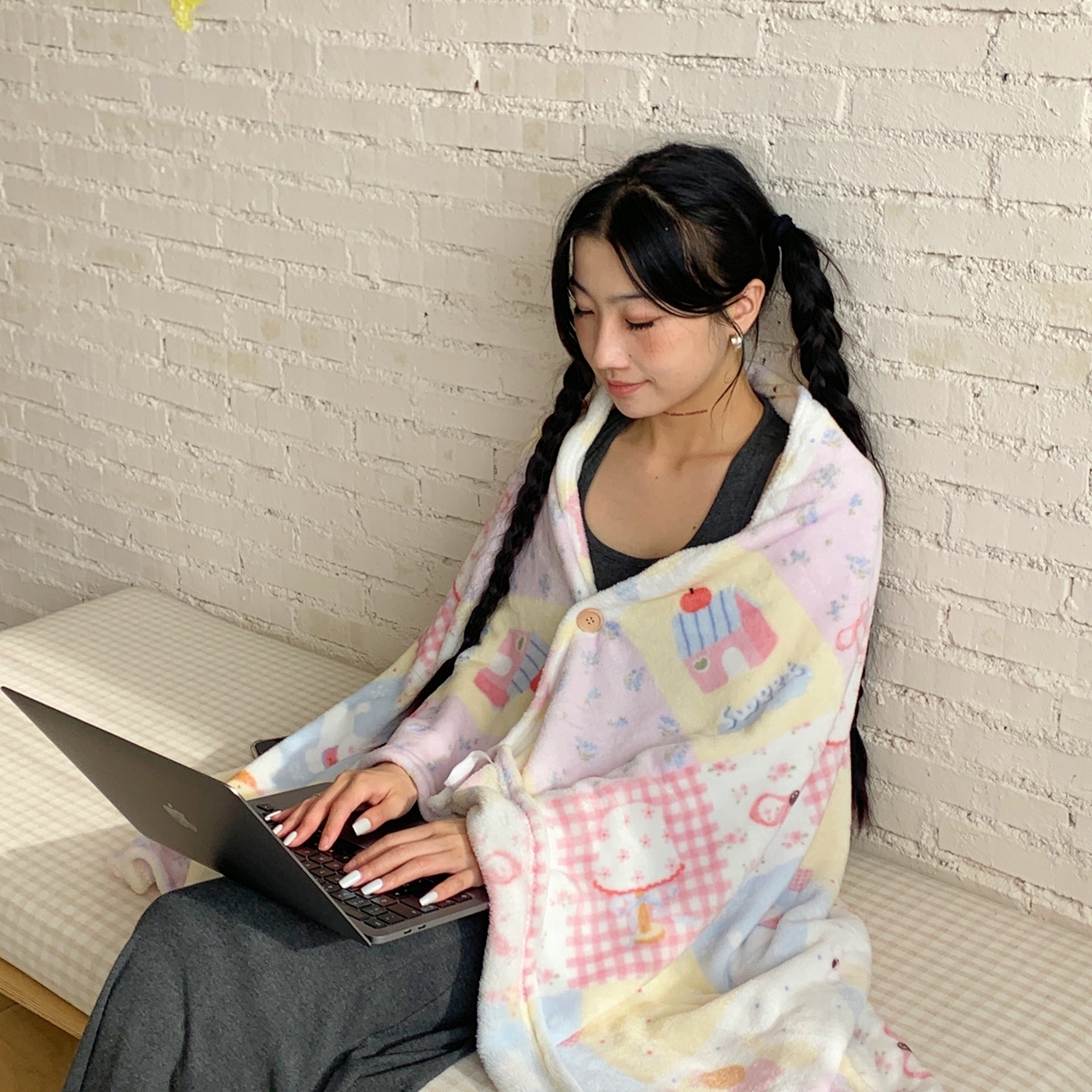 91家纺网 家纺一手货源 找家纺 （总）桃喜 2025秋冬新款双面牛奶绒披肩毯毛毯毯子