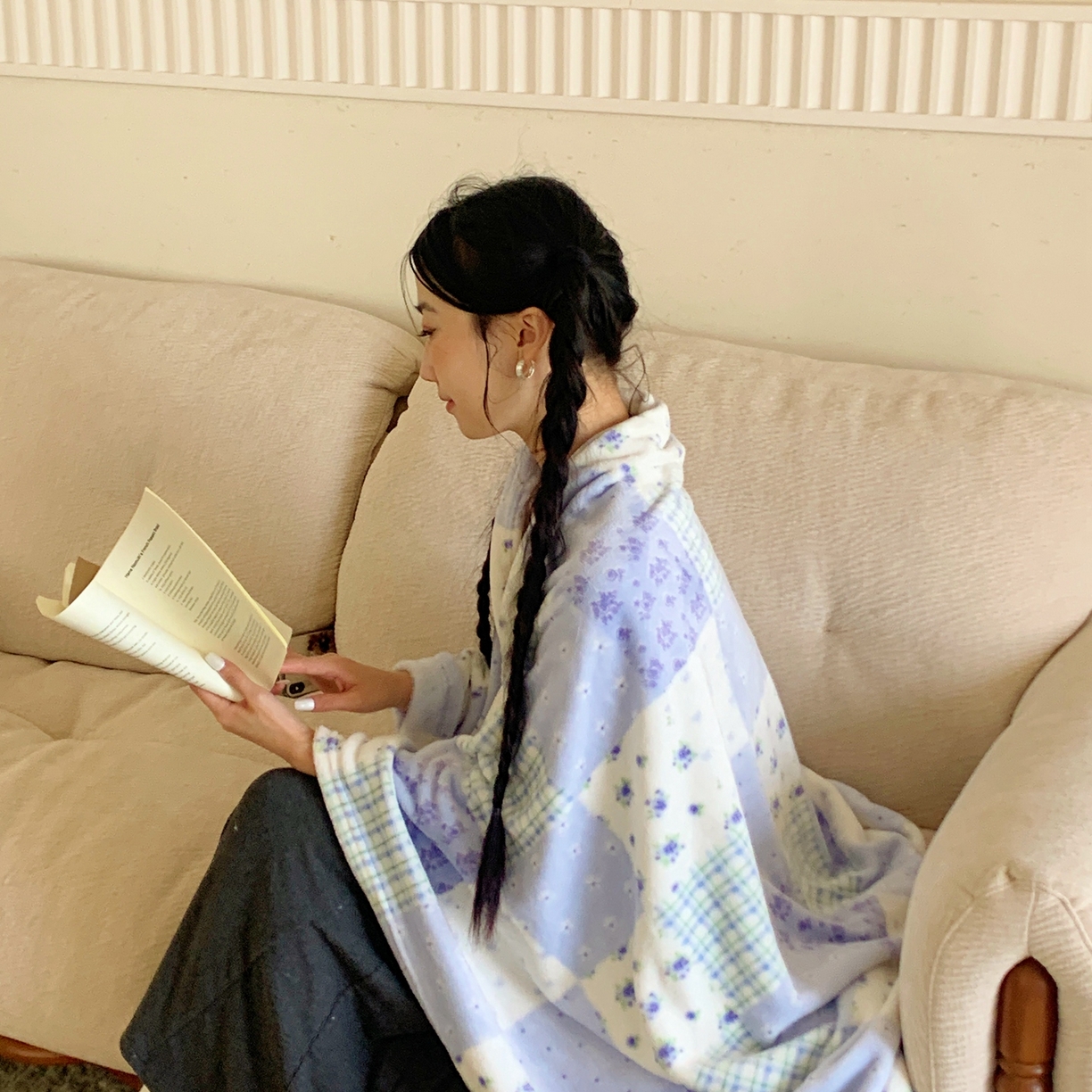 91家纺网 家纺一手货源 找家纺 桃喜 2025秋冬新款双面牛奶绒披肩毯毛毯毯子 蓝风铃（双面绒披肩毯）