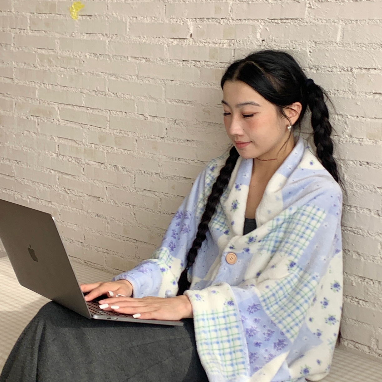 91家纺网 家纺一手货源 找家纺 桃喜 2025秋冬新款双面牛奶绒披肩毯毛毯毯子 蓝风铃（双面绒披肩毯）