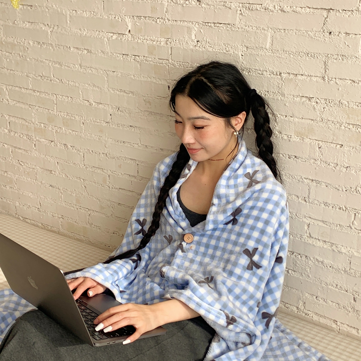 91家纺网 家纺一手货源 找家纺 （总）桃喜 2025秋冬新款双面牛奶绒披肩毯毛毯毯子