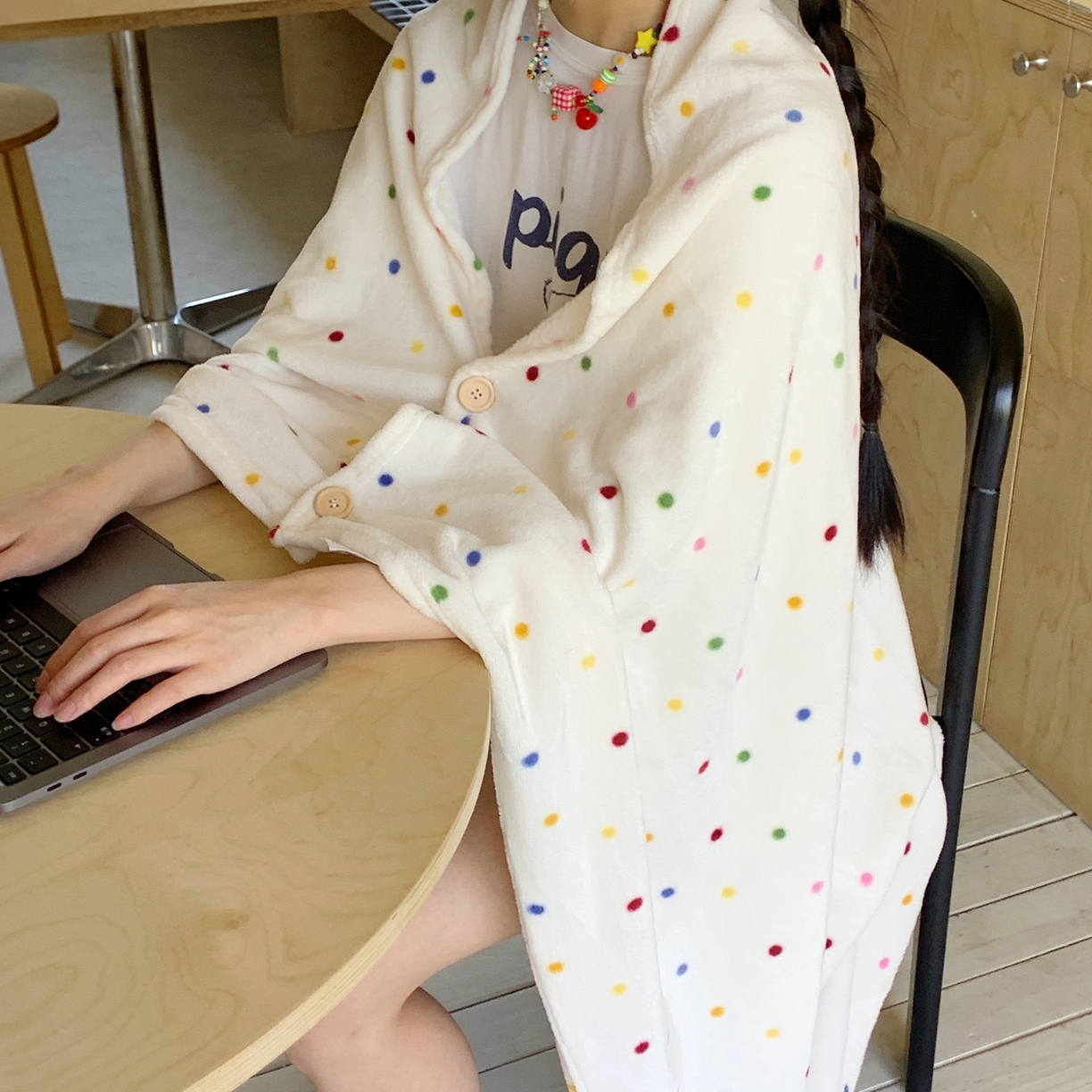 91家纺网 家纺一手货源 找家纺 桃喜 2025秋冬新款双面牛奶绒披肩毯毛毯毯子 彩色波点（双面绒披肩毯）