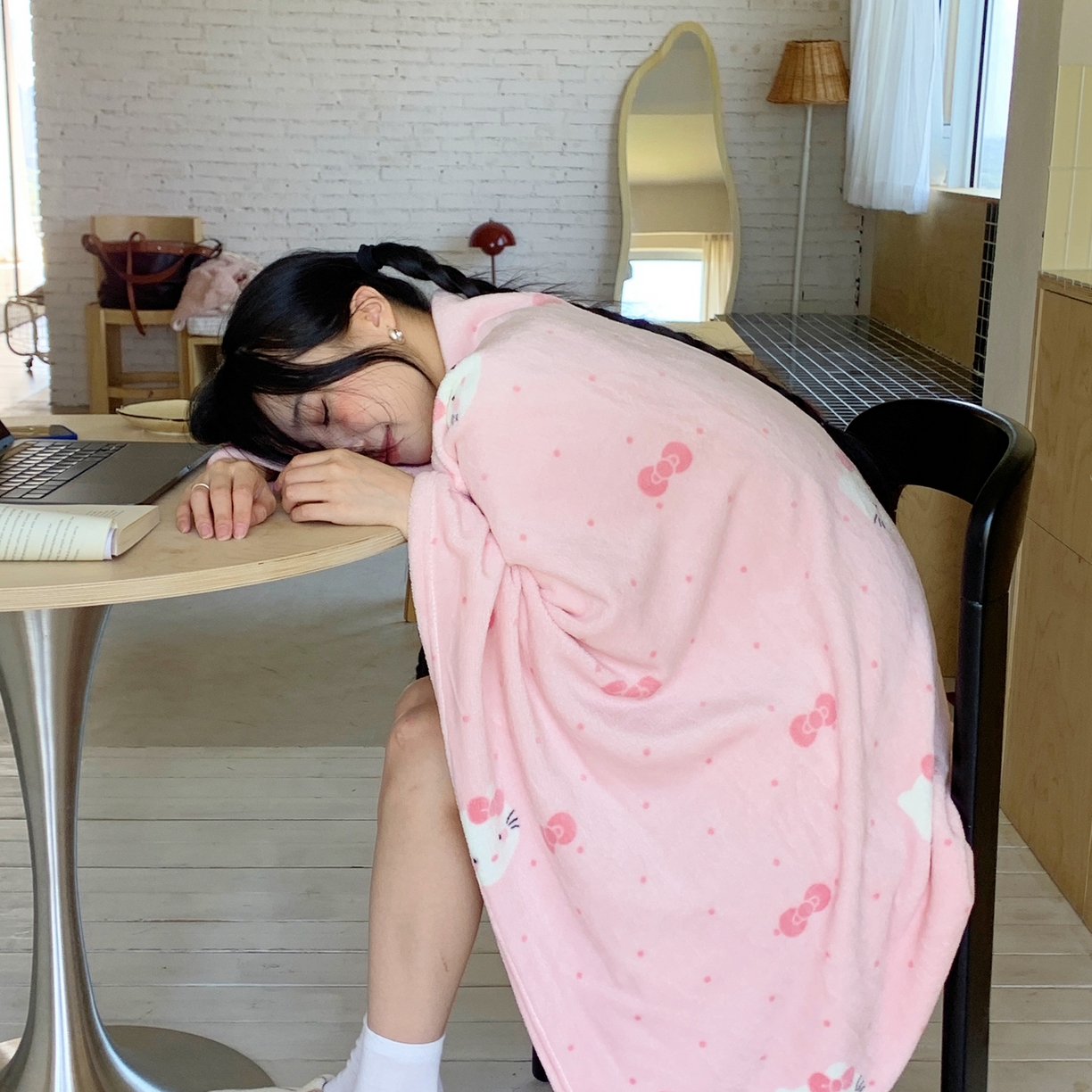 91家纺网 家纺一手货源 找家纺 桃喜 2025秋冬新款双面牛奶绒披肩毯毛毯毯子 超甜小猫（双面绒披肩毯）