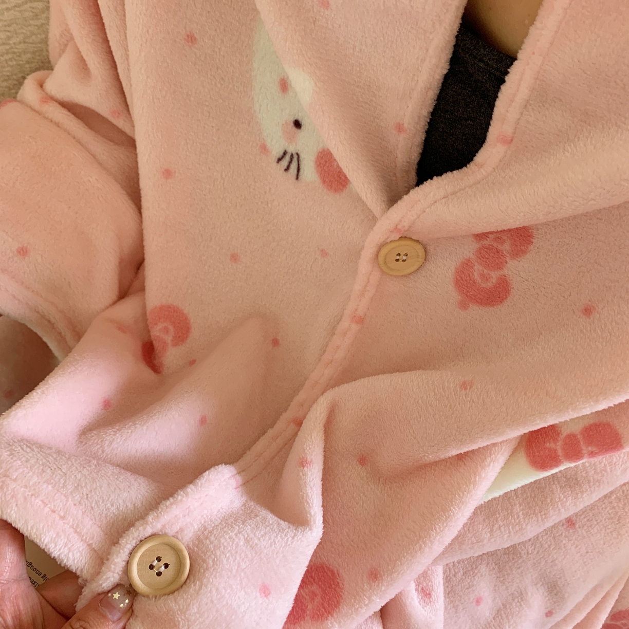 91家纺网 家纺一手货源 找家纺 桃喜 2025秋冬新款双面牛奶绒披肩毯毛毯毯子 超甜小猫（双面绒披肩毯）