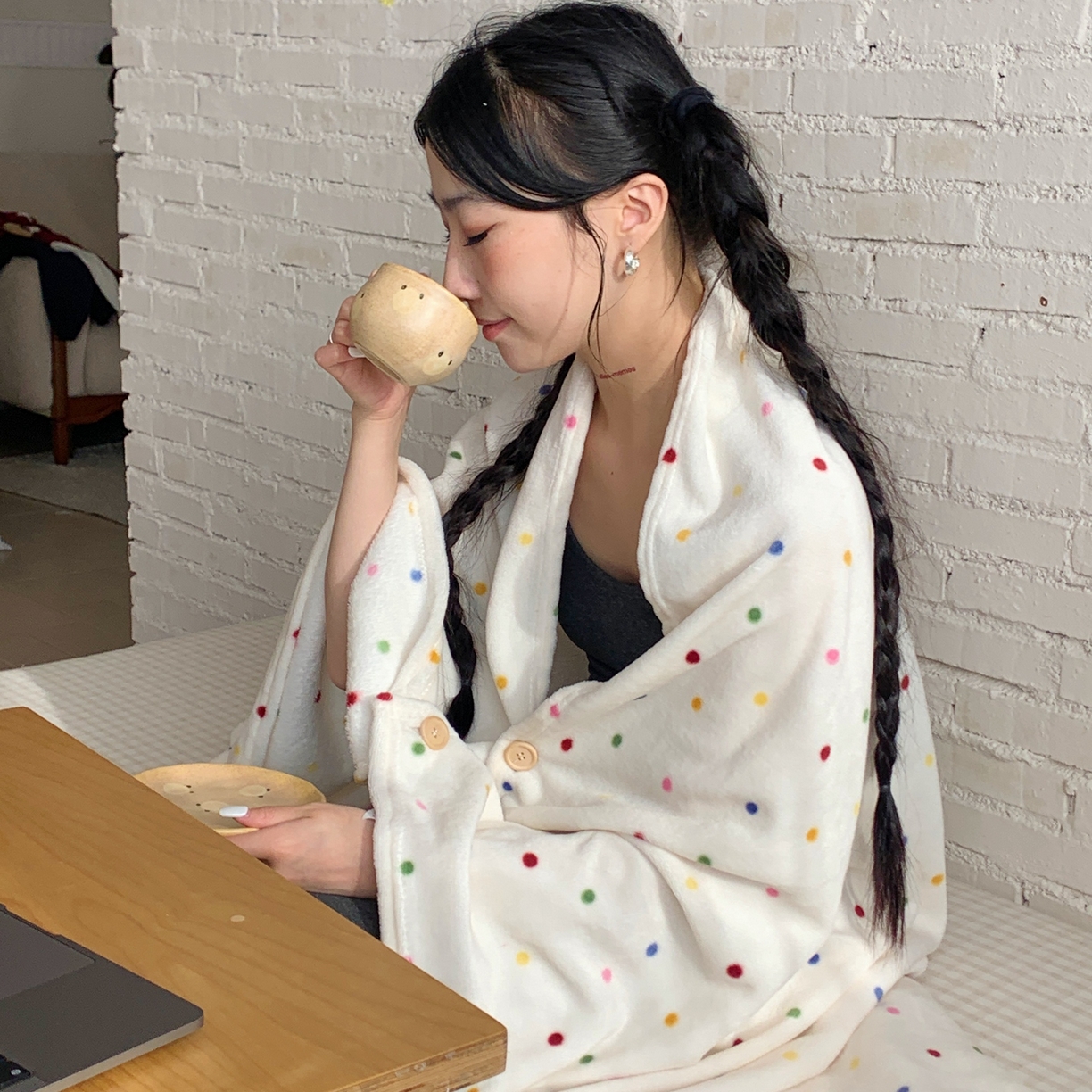 91家纺网 家纺一手货源 找家纺 桃喜 2025秋冬新款双面牛奶绒披肩毯毛毯毯子 彩色波点（双面绒披肩毯）